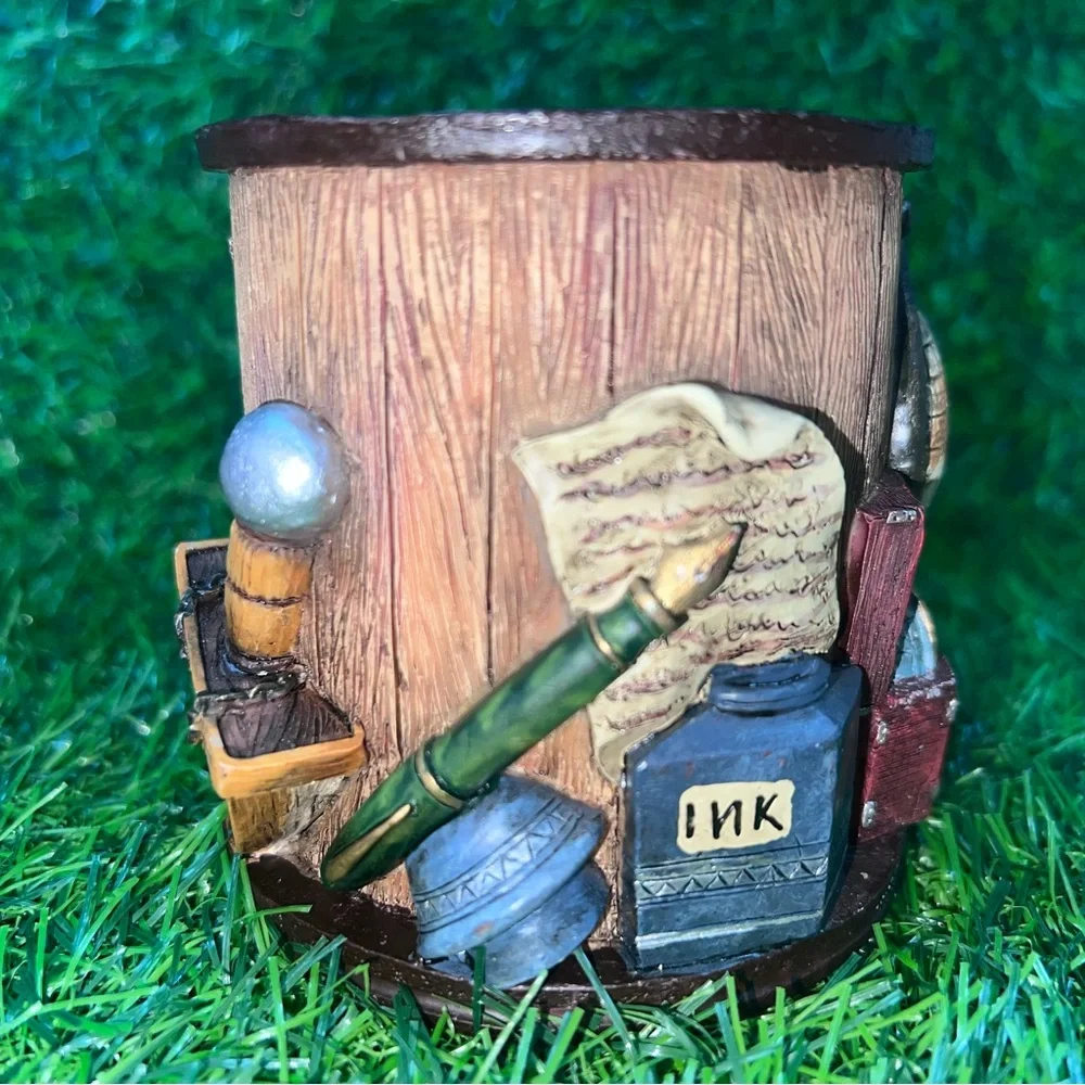 Russ Berrie WORLDLY IMAGES  3D Resin Pen Pencil Holder Cup Desktop ORGANIZER